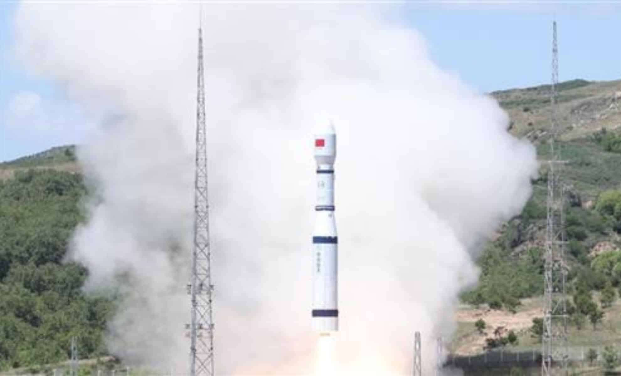 China Achieves Major Milestone with New Lunar Rocket Engine Test 
