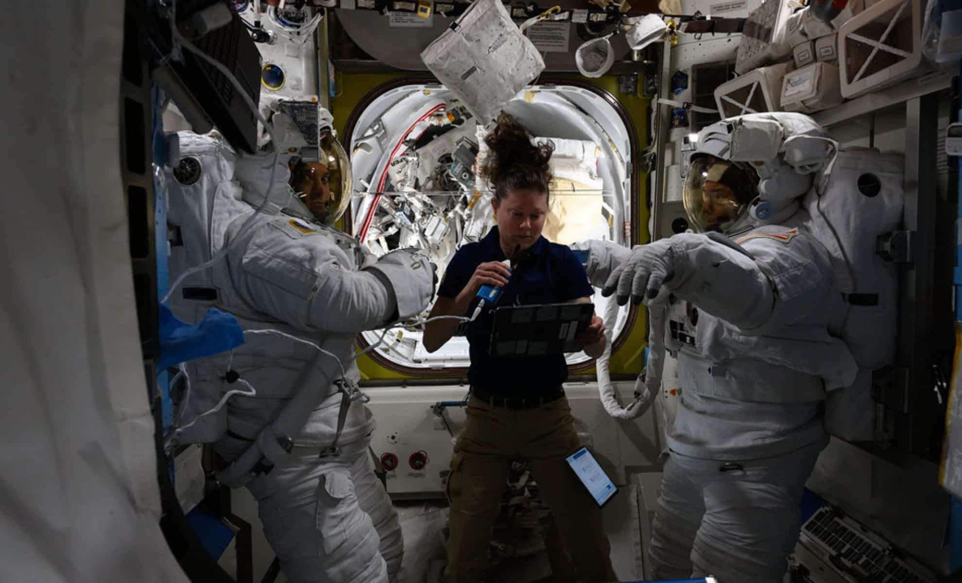 NASA Delays ISS Spacewalk Over Spacesuit Comfort Concerns 