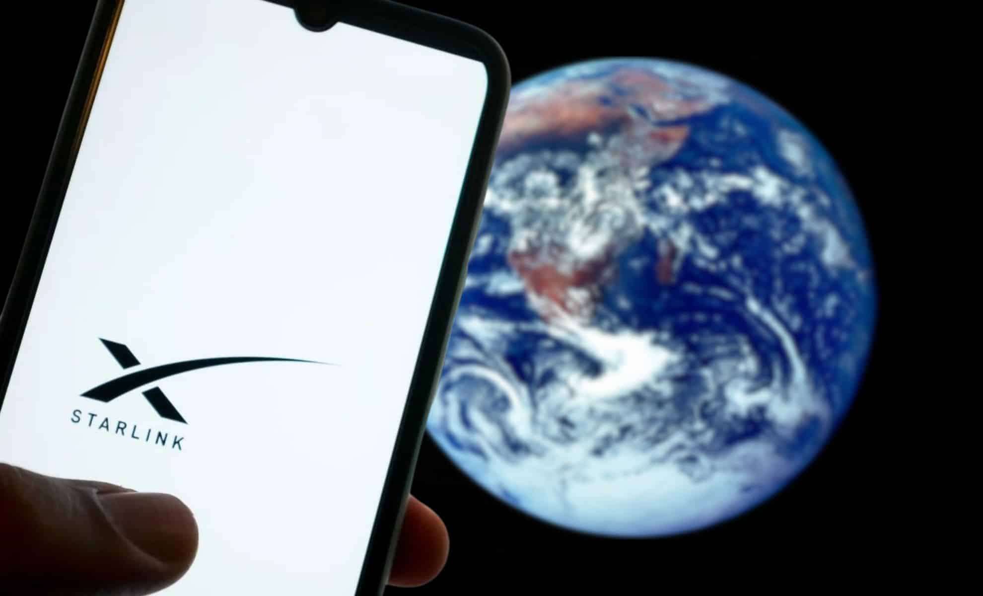 SpaceX and T-Mobile to Roll Out Satellite-to-Cellphone Service This Autumn 