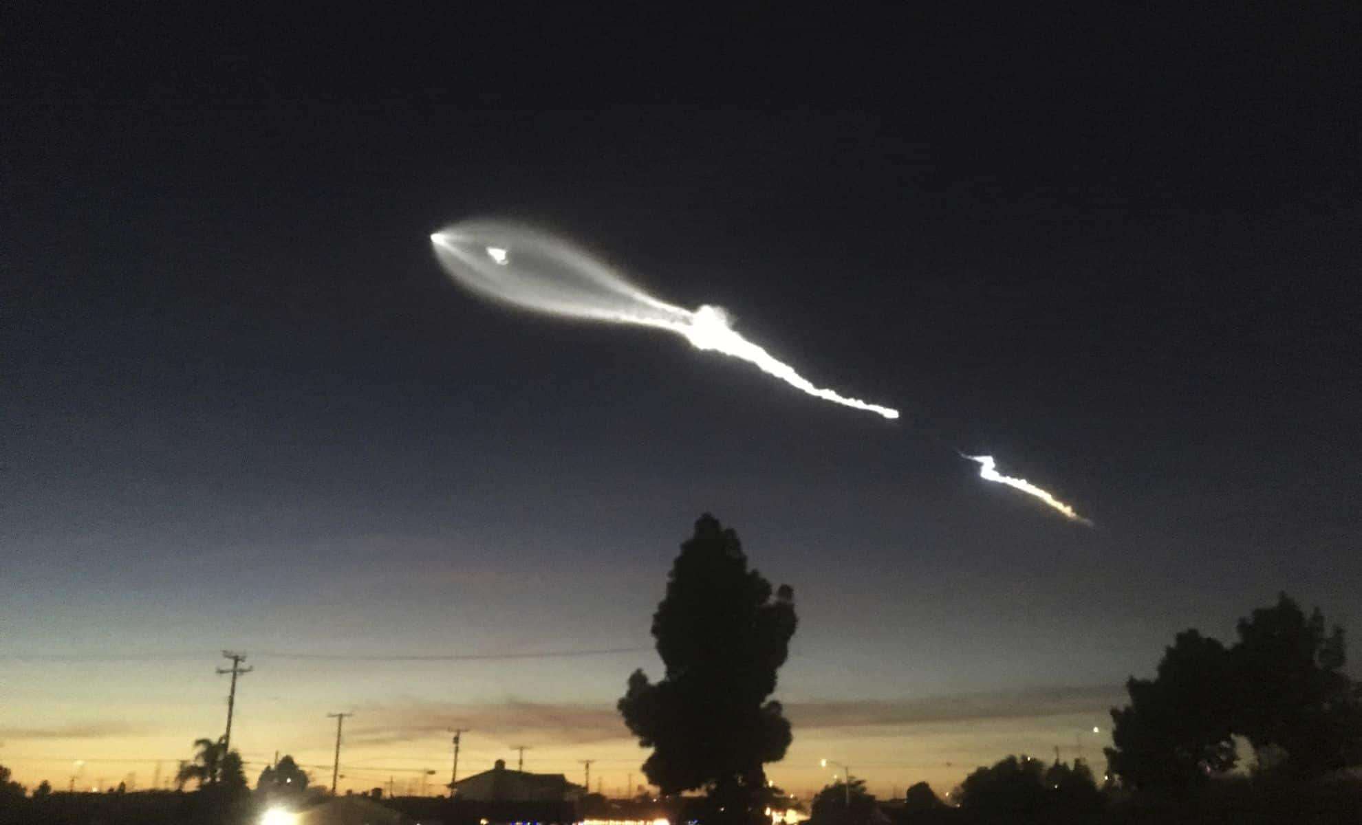 Stunning Falcon 9 Lift-Off Lights Up Southern California Following Starlink Satellite Deployment 