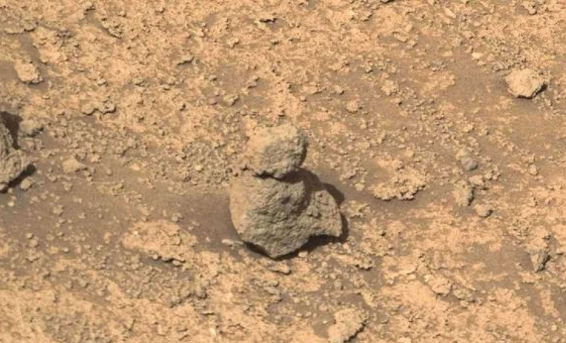 Mars Rover Spots Rock Formation Resembling a Snowman on the Red Planet 