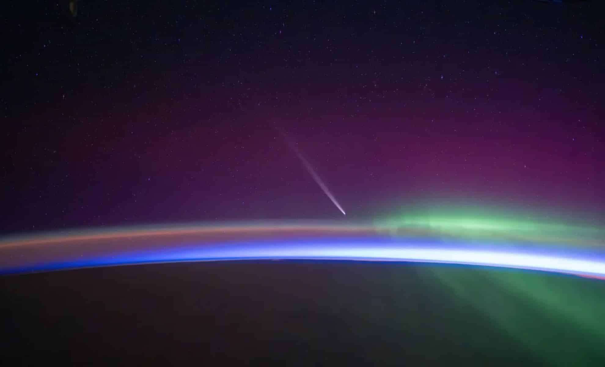 How to Catch the Stunning Comet Tsuchinshan-ATLAS Tonight 