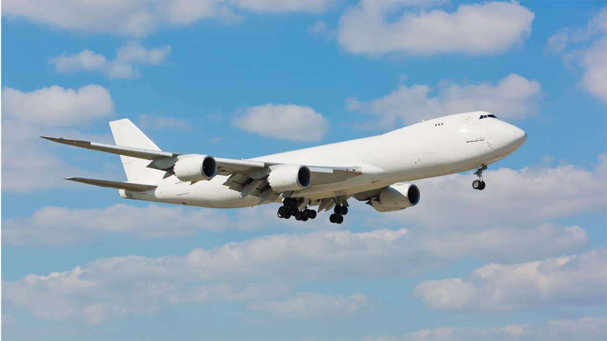 Inside the World's Longest Passenger Plane: The Boeing 747-8’s Engineering Marvel 