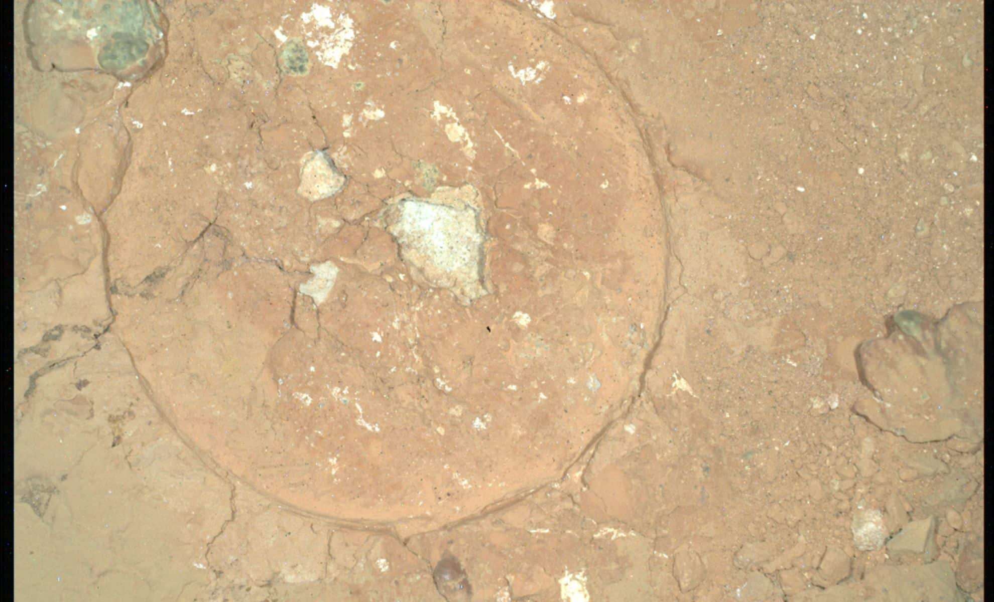 Green Mineral Patches in Martian Rocks Reveal Clues About Ancient Water on Mars 