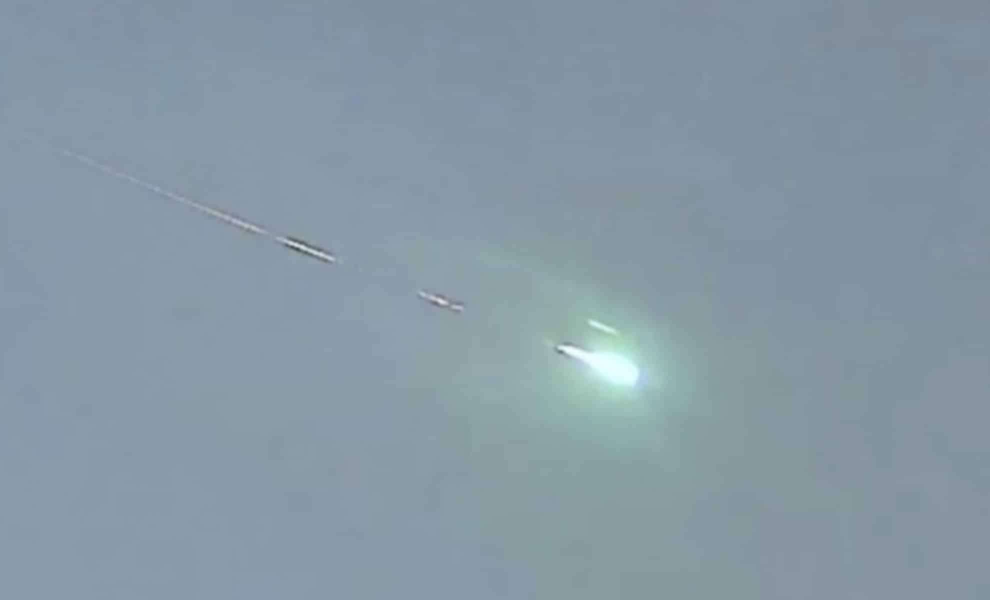 Brilliant Fireball Dazzles Skies Above Lake Erie, Thrilling Observers Across North America 