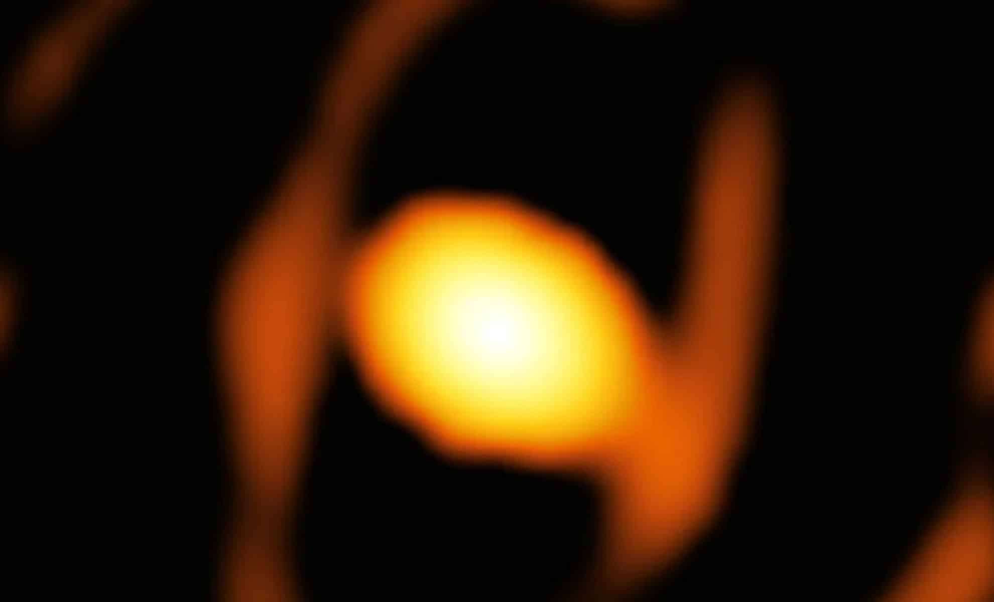 Astronomers Capture Unprecedented Close-Up of Massive Star Outside the Milky Way 