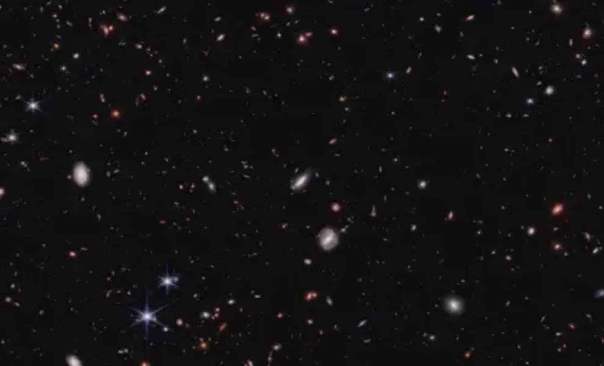 James Webb Telescope Findings Spur Debate Over Dark Matter and Galaxy Evolution 