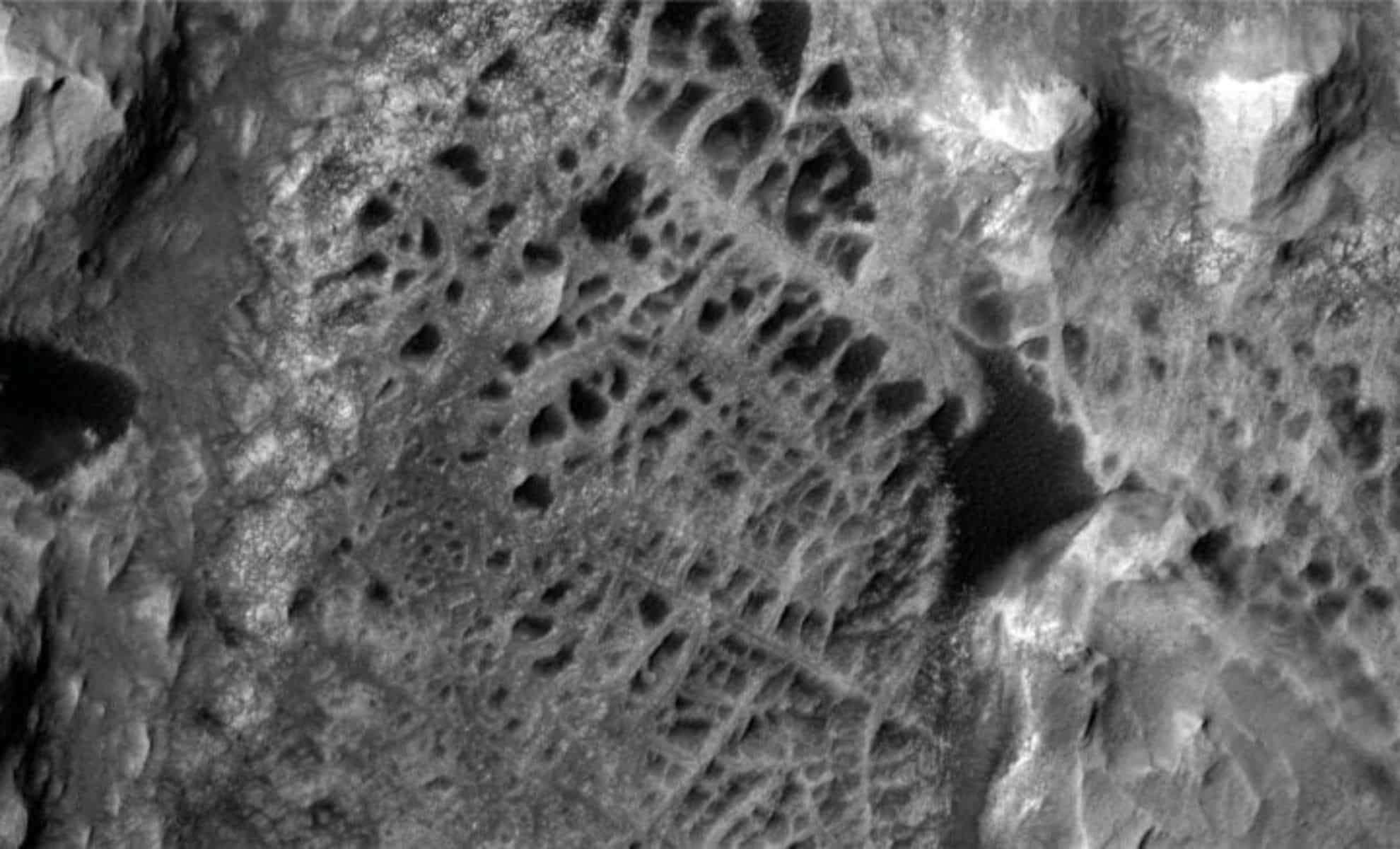 Mars Mission Reveals Hidden Sulfur Crystals and Unusual Rock Patterns 