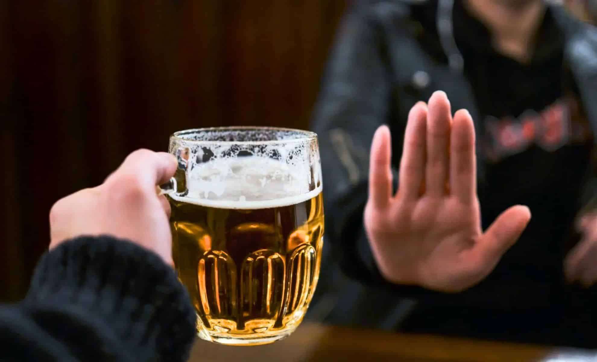Top Neurologist Reveals Ideal Age to Stop Drinking Alcohol for Brain Health 