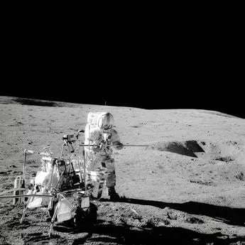 Captain-Alan-Shepard-Edgar-Mitchells-crew-mate-stands-on-the-moon-54a61b99b2264167e9ec30b959529420.jpg
