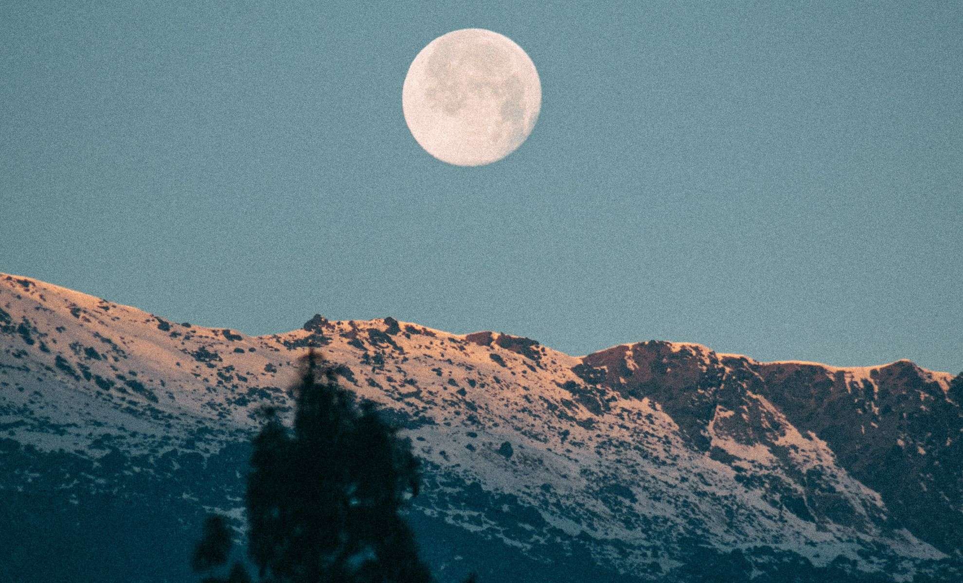 Experience the Stunning December Cold Moon and Jupiter Conjunction in 2024 