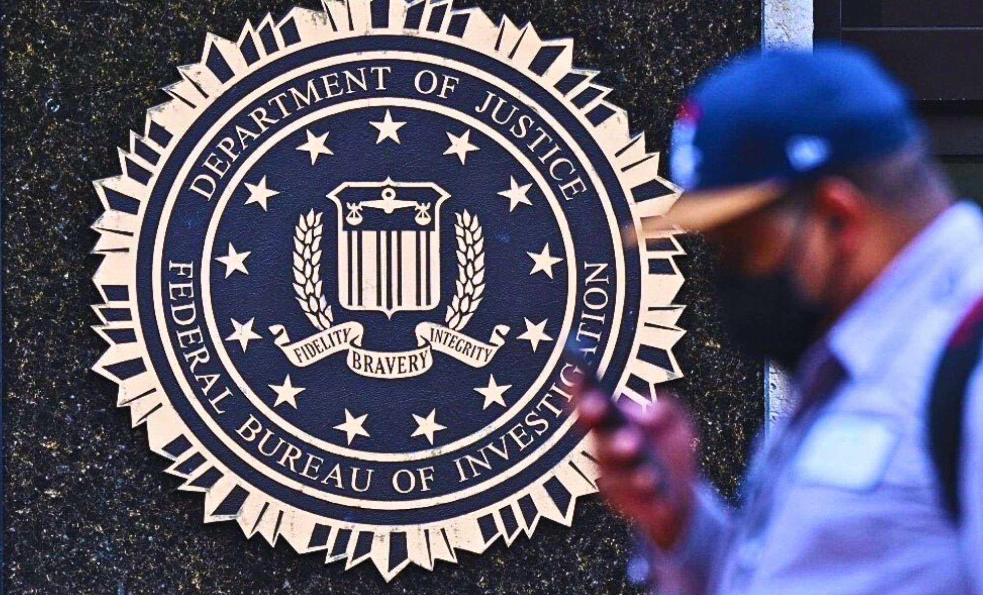 FBI Warns Against Using WhatsApp, Facebook Messenger, and Signal Amid Security Concerns 