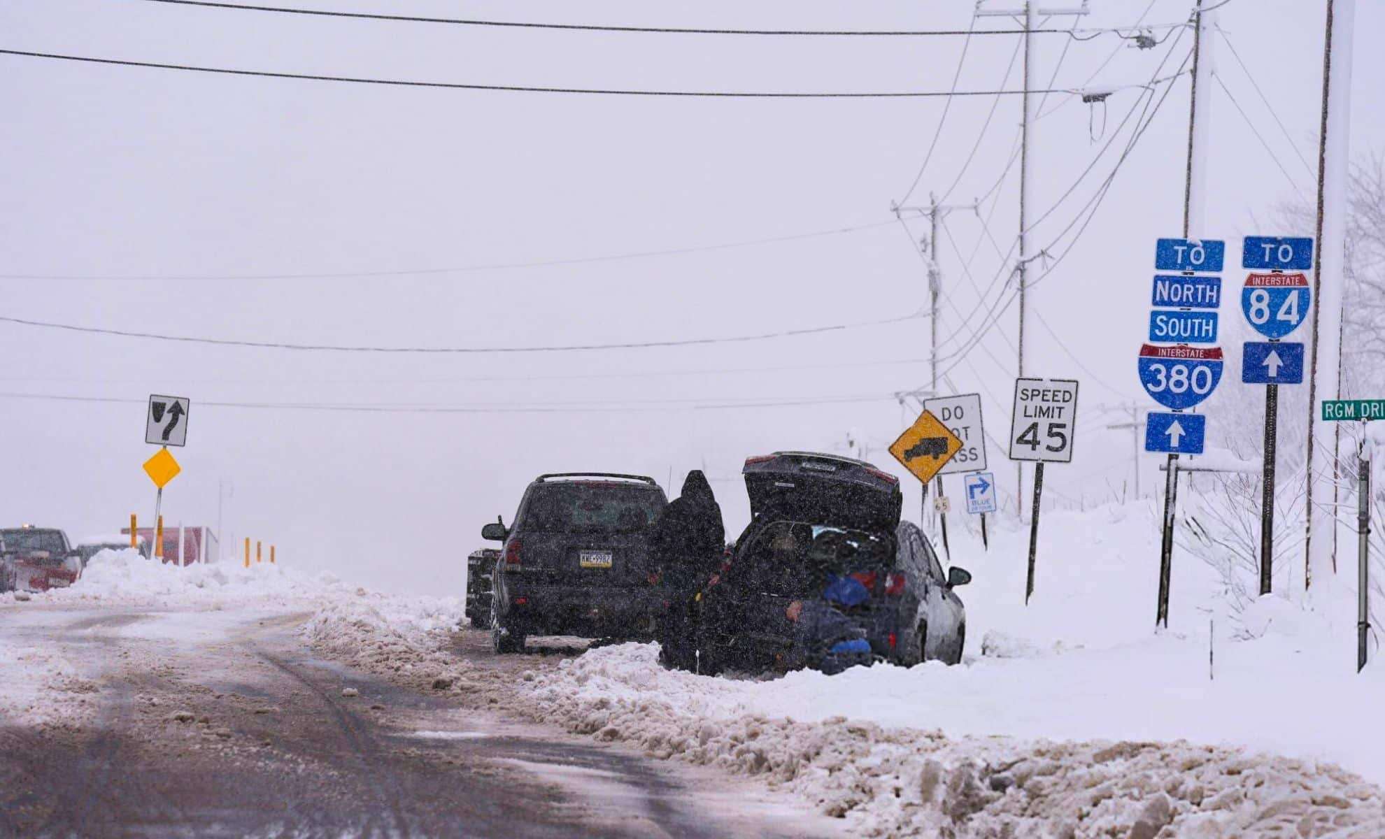 Great Lakes Region Faces Massive Snowfall Surpassing Five Feet: Current Conditions Explained 