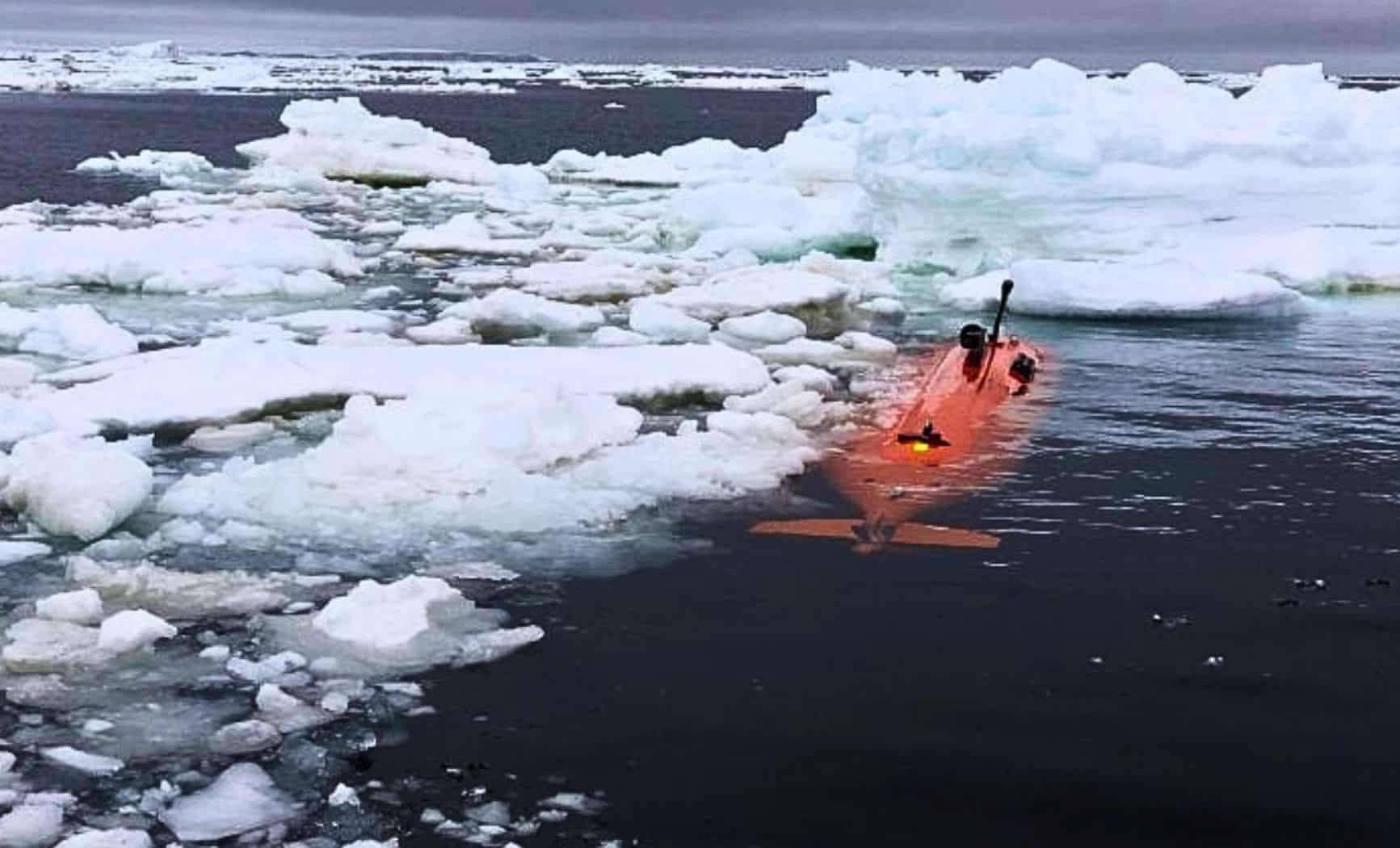 Submersible Vanishes Below Antarctic Ice After Unveiling Hidden Underwater Formations 