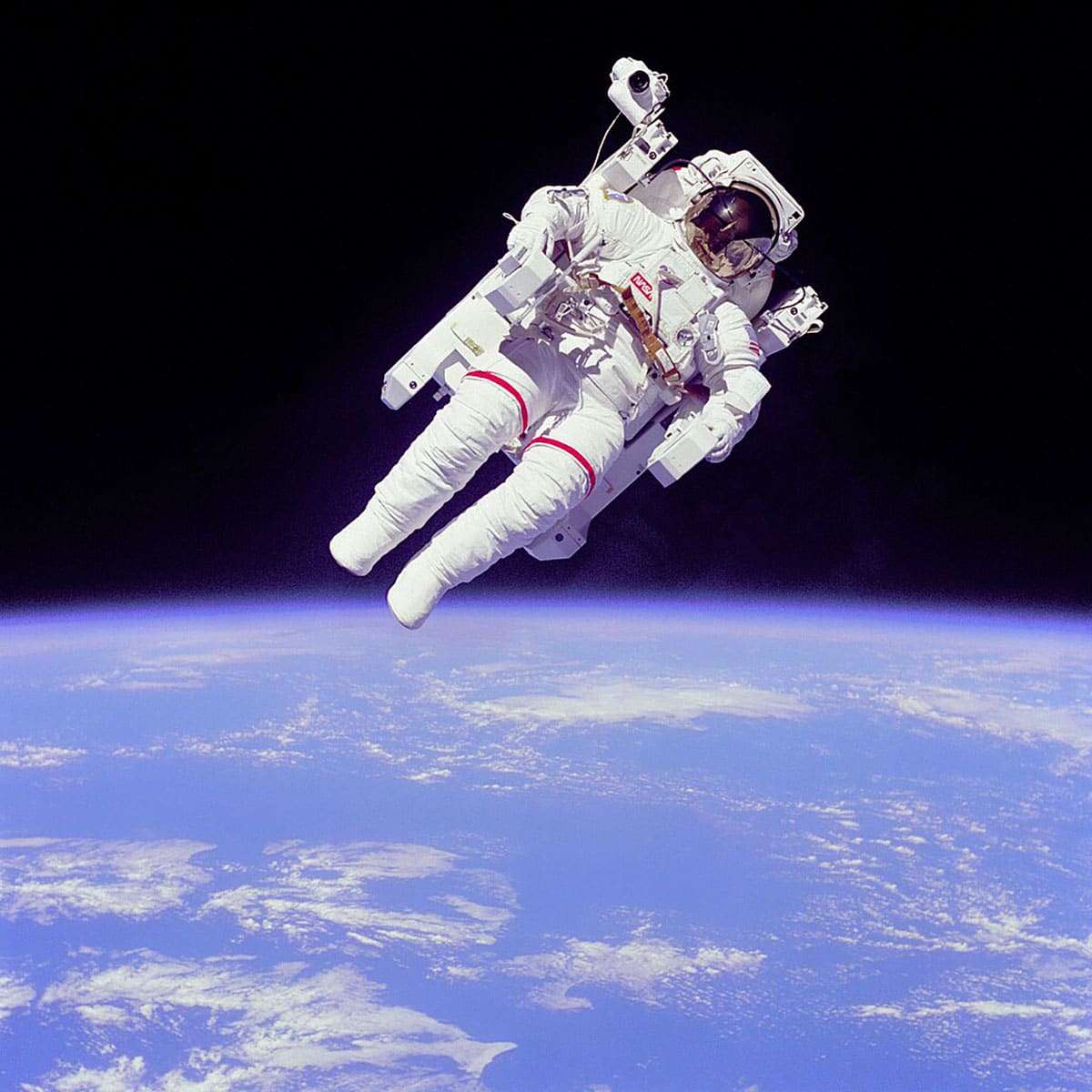 straight-out-of-sci-fi-nasas-most-spectacular-photo-from-40-years-ago-2-1-175c32e6e13c7d866fcd2638810db15a.jpg