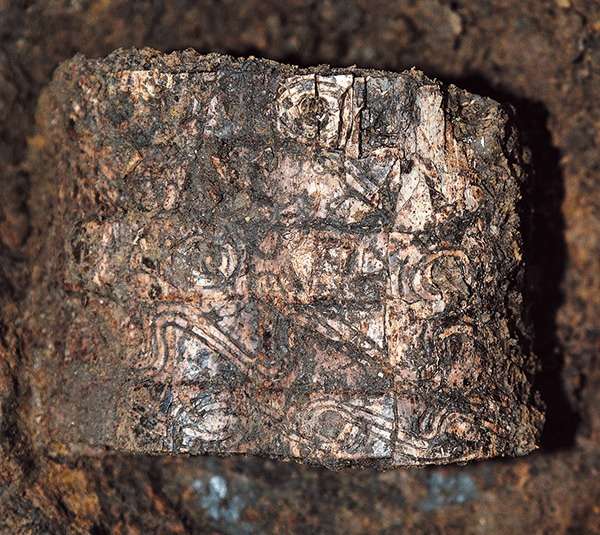 A-piece-of-decorated-ivory-retrieved-from-the-ruins-fb08affbb5c50b7294ae63f8f03172f1.jpg