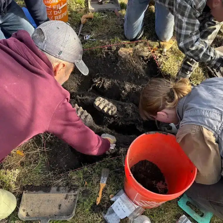 A-mastodon-jaw-is-unearthed-in-a-backyard-in-Scotchtown-N.Y-6eab297be54675e143f96b07853aac20.webp