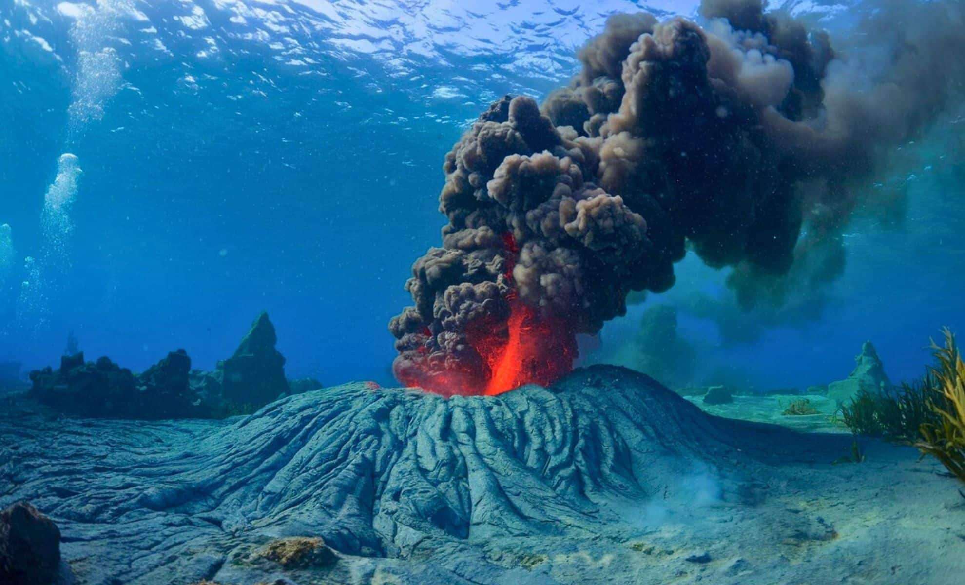Experts Predict 2025 Eruption of Underwater Volcano Off Oregon Coast 