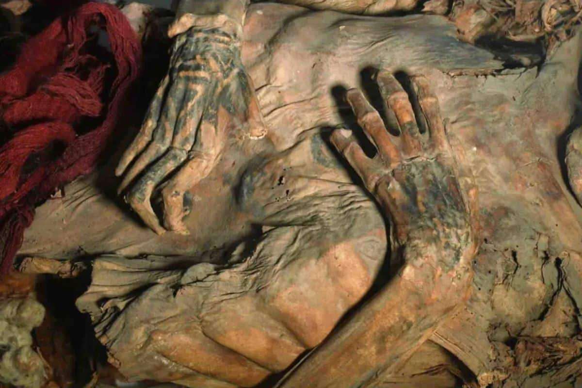 Revealing 1,200-Year-Old Tattoos on Ancient Peruvian Mummies 
