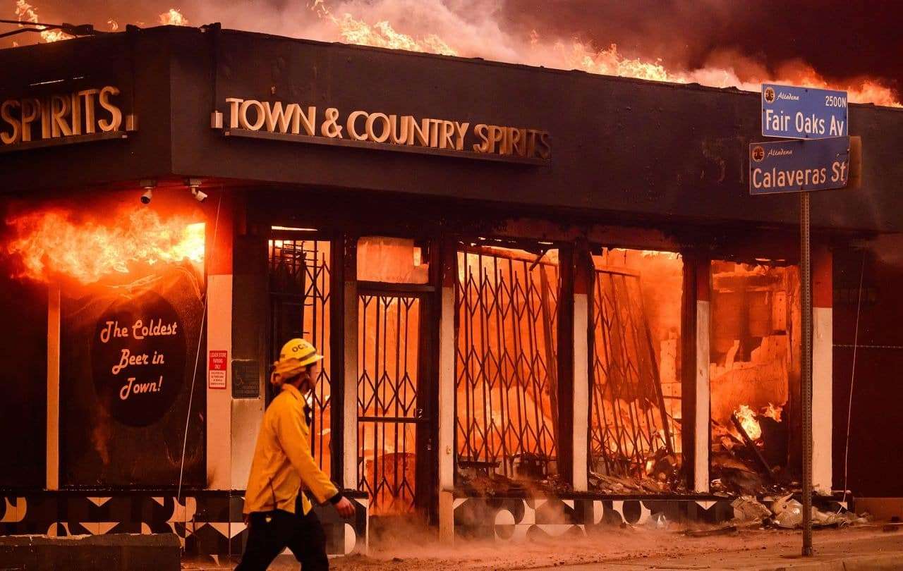 apocalyptic-wildfires-in-los-angeles-leave-at-least-5-dead-and-thousands-forced-to-evacuate-1b31dba40d2e52a4ecad4f52c1bca947.jpg