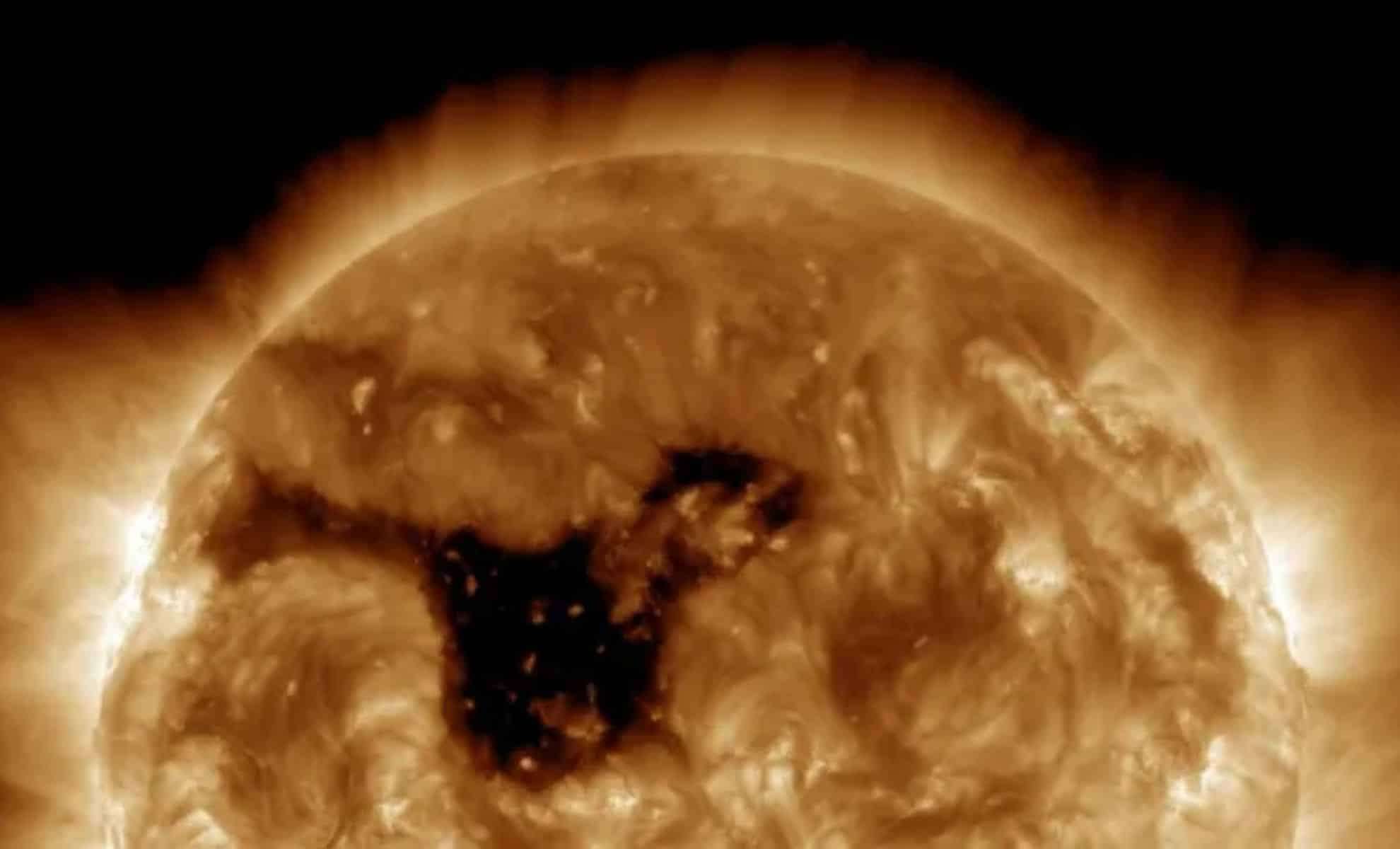 NASA Tracks Enormous Sunspot-Like Coronal Hole Larger Than 60 Earths 