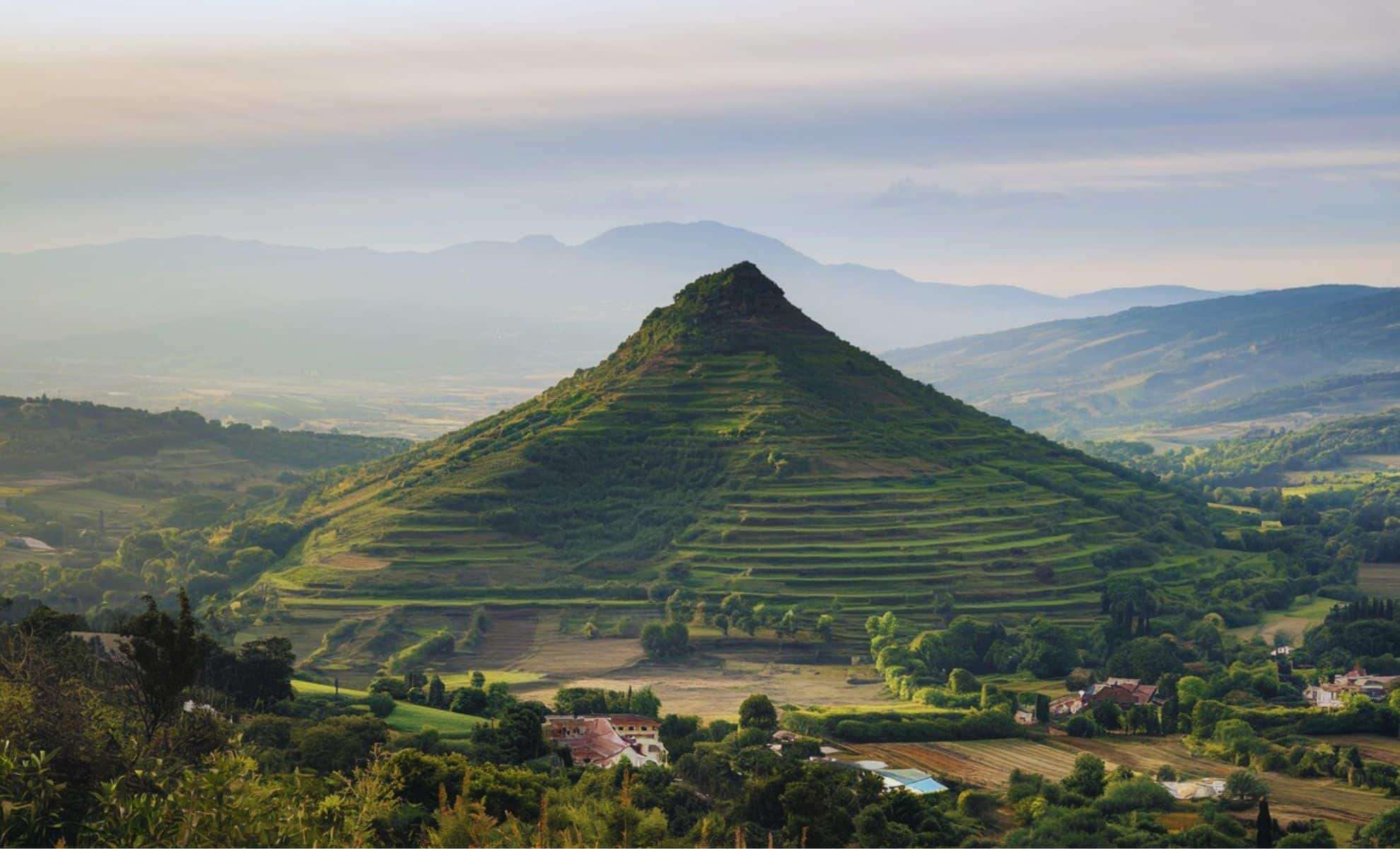 25,000-Year-Old Pyramid Unearthed Beneath an Indonesian Mountain, Predating Egypt’s Great Pyramids 