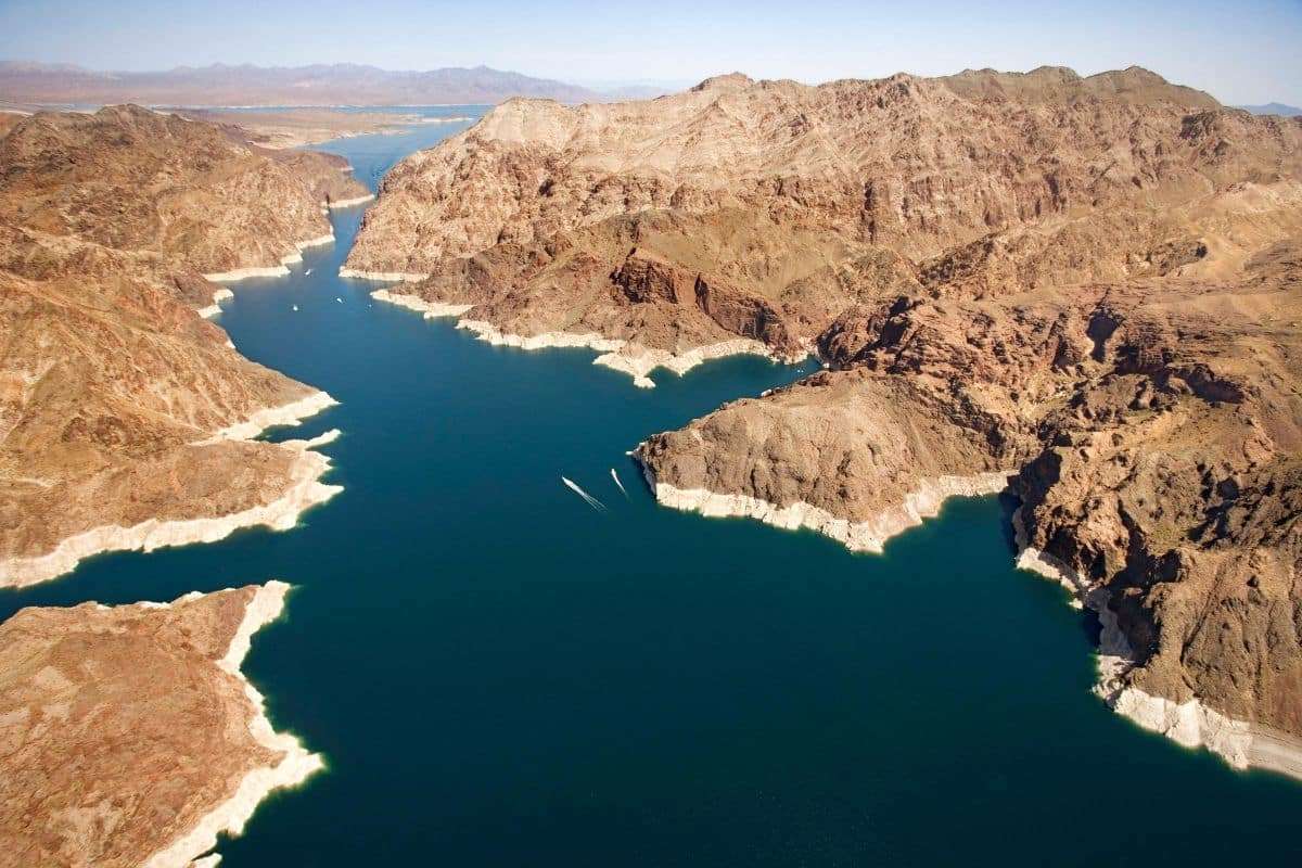 Enormous Hidden Water Source Found Beneath Cascade Mountains, Outweighing Lake Mead Threefold 
