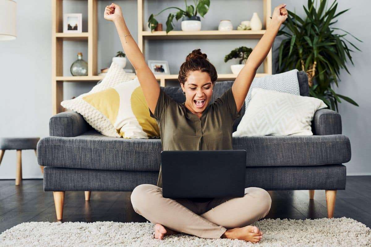 Why Single Women Often Feel Happier Than Single Men 