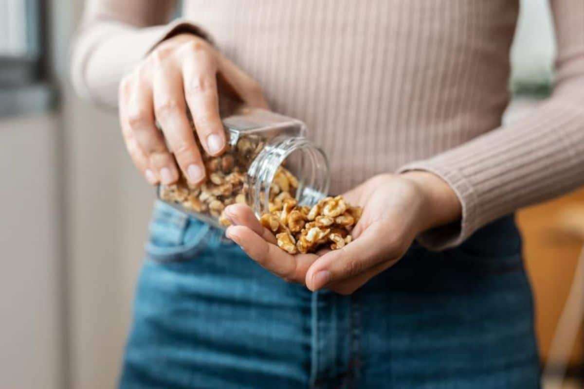 Dietitians Spotlight Walnuts as Top Snack for Heart Health and Cholesterol Control 