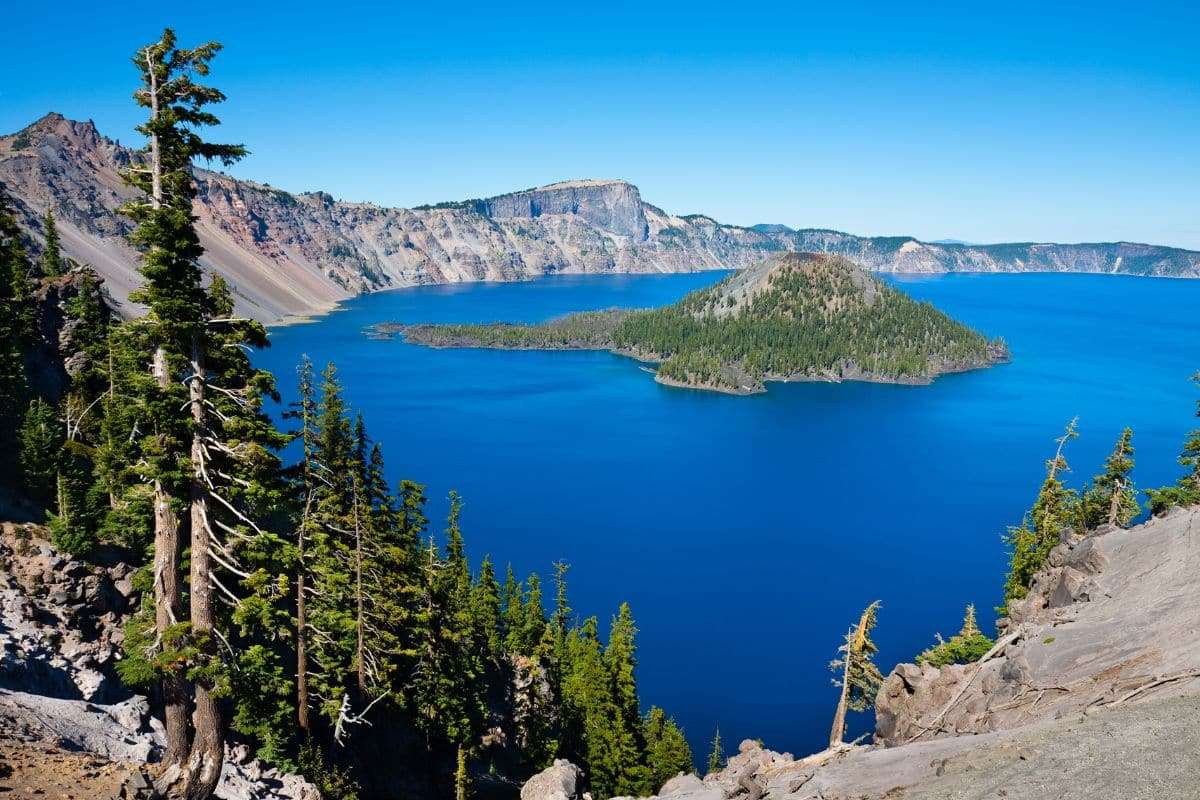 Hidden Magma Beneath U.S. Volcanoes Challenges Eruption Predictions 