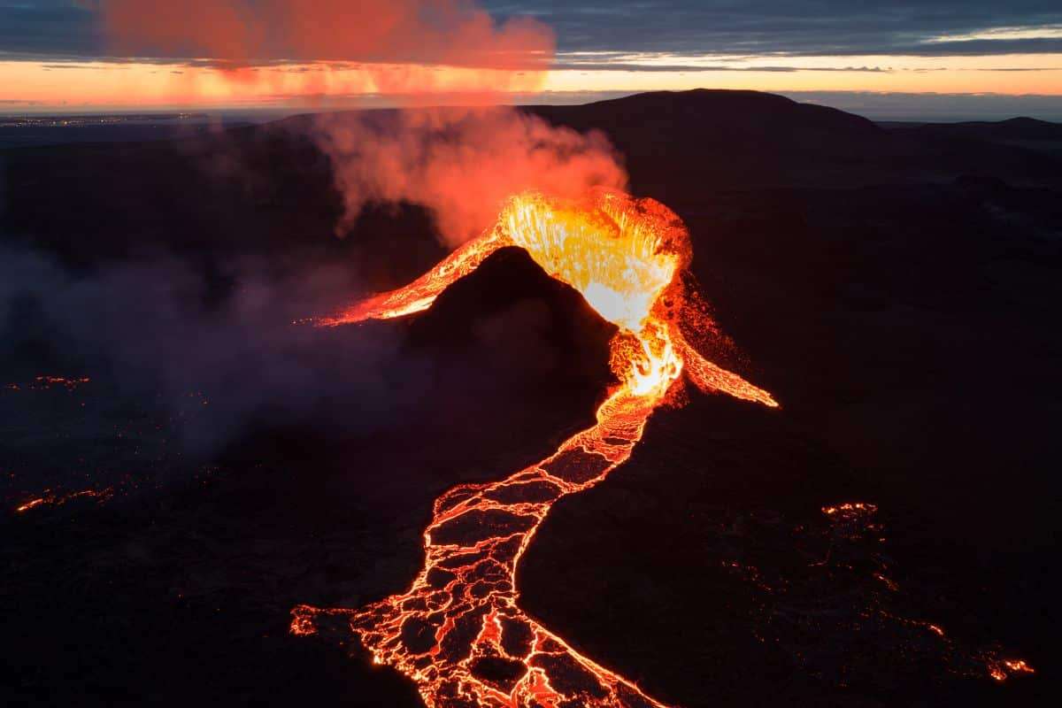 Unveiling the 1831 Volcanic Eruption That Chilled Earth and Tinted the Sun Green 