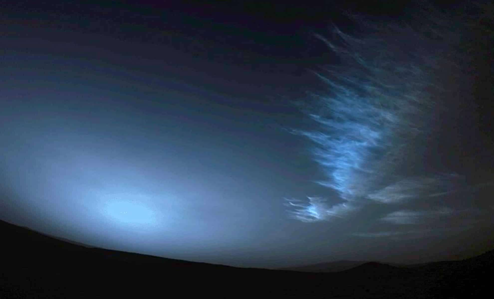 NASA’s Curiosity Rover Captures Stunning Iridescent Cloud Display on Mars 