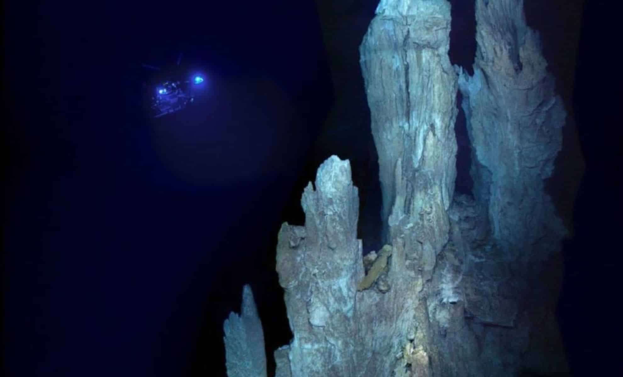 Deep-Sea Hydrothermal Wonders: Discovering Earth’s Hidden ‘Lost City’ 