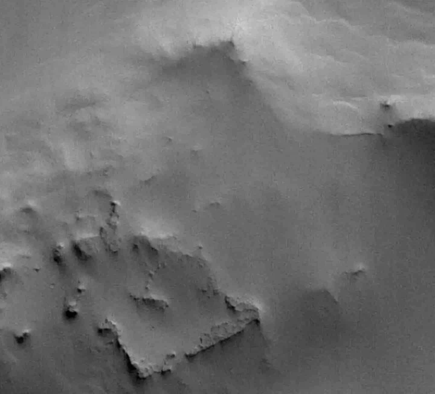 nasa-image-reveals-wild-square-structure-on-mars-elon-musk-backs-urgent-mission-to-investigate-3e590d5b3b8a164093cb4346a0da3efd.jpg