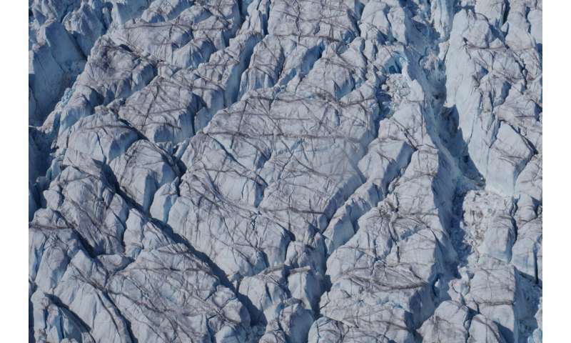 cracks-in-greenland-ic-1-bdb1cf69c4e6d2c395c9afa3fcaddbe9.jpg
