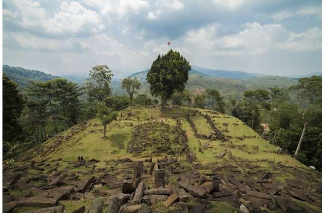 Gunung-Padang-located-in-Cianjur-West-Java-Indonesia-0a7d4907723370136bbd163bc713ef13.jpeg