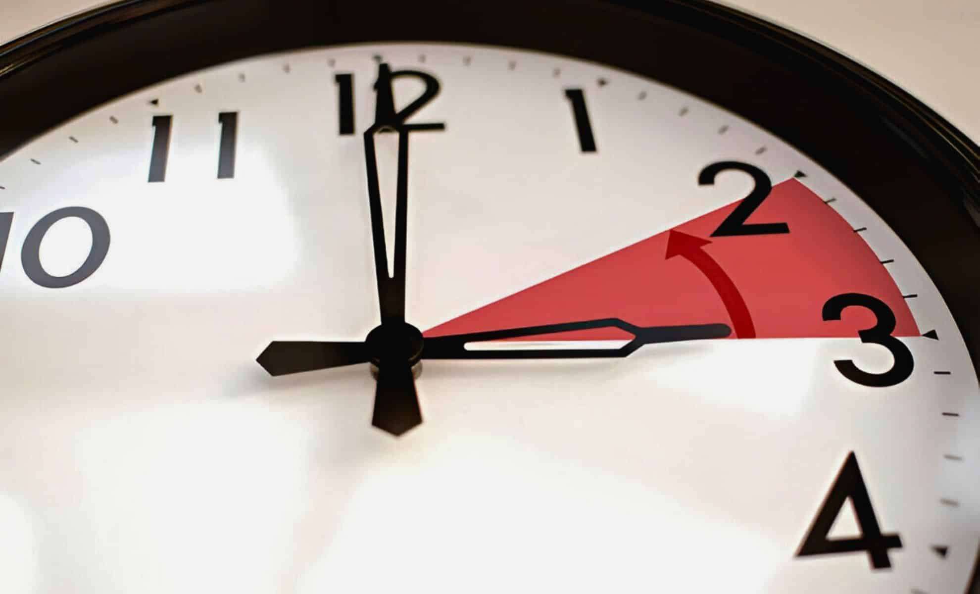 New York Senator Champions Year-Round Daylight Saving Time Following Elon Musk’s Support 