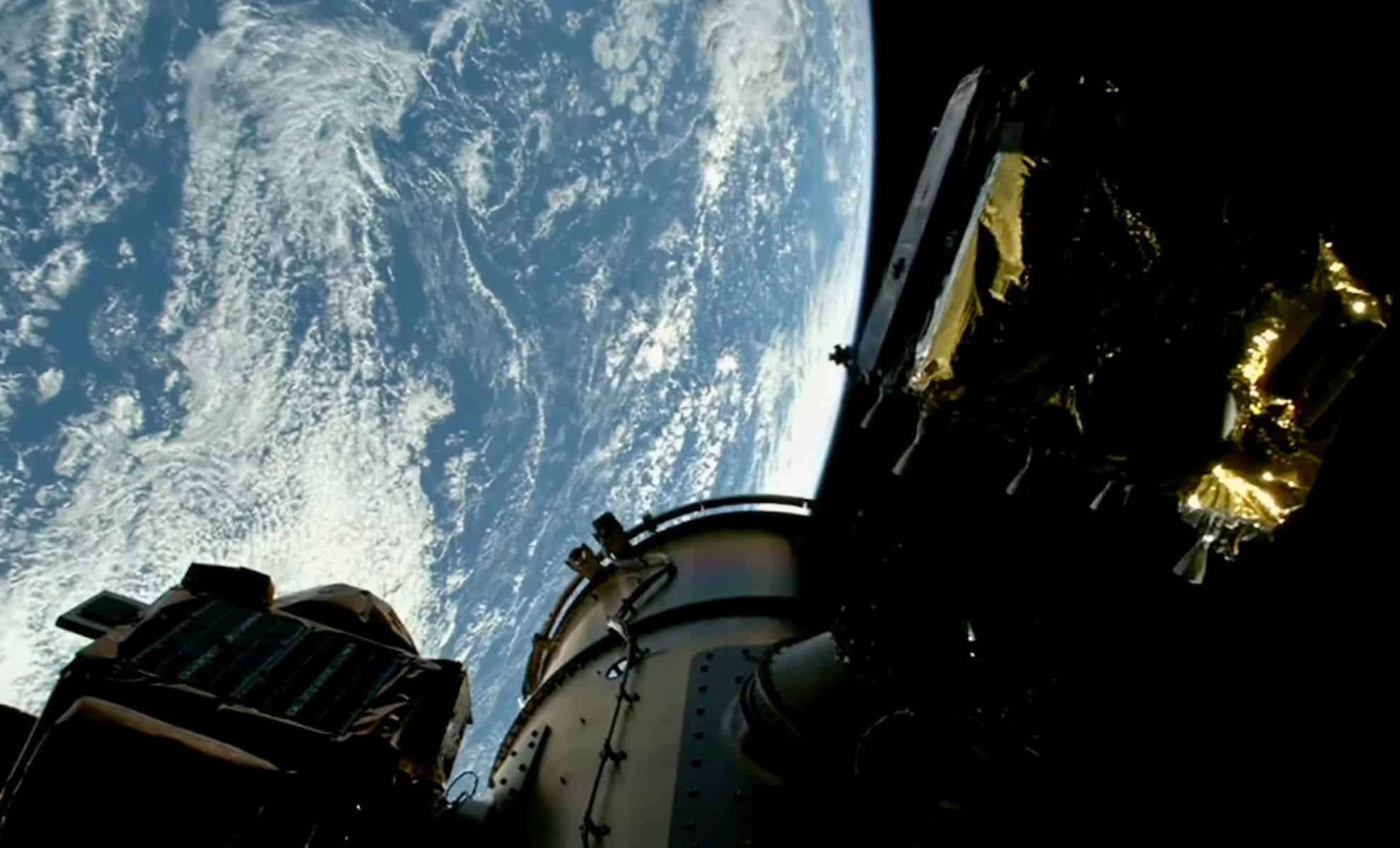 Private Spacecraft Goes Silent 300,000 KM from Earth, Leaving Scientists Puzzled 