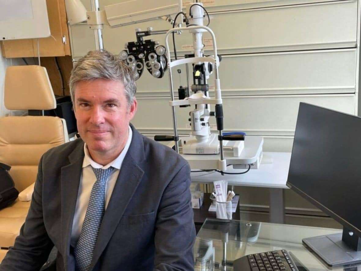 sounds-like-science-fiction-doctors-implant-a-tooth-in-a-mans-eye-now-he-can-see-again-054166ac350c1366c83a5f7255999558.jpeg