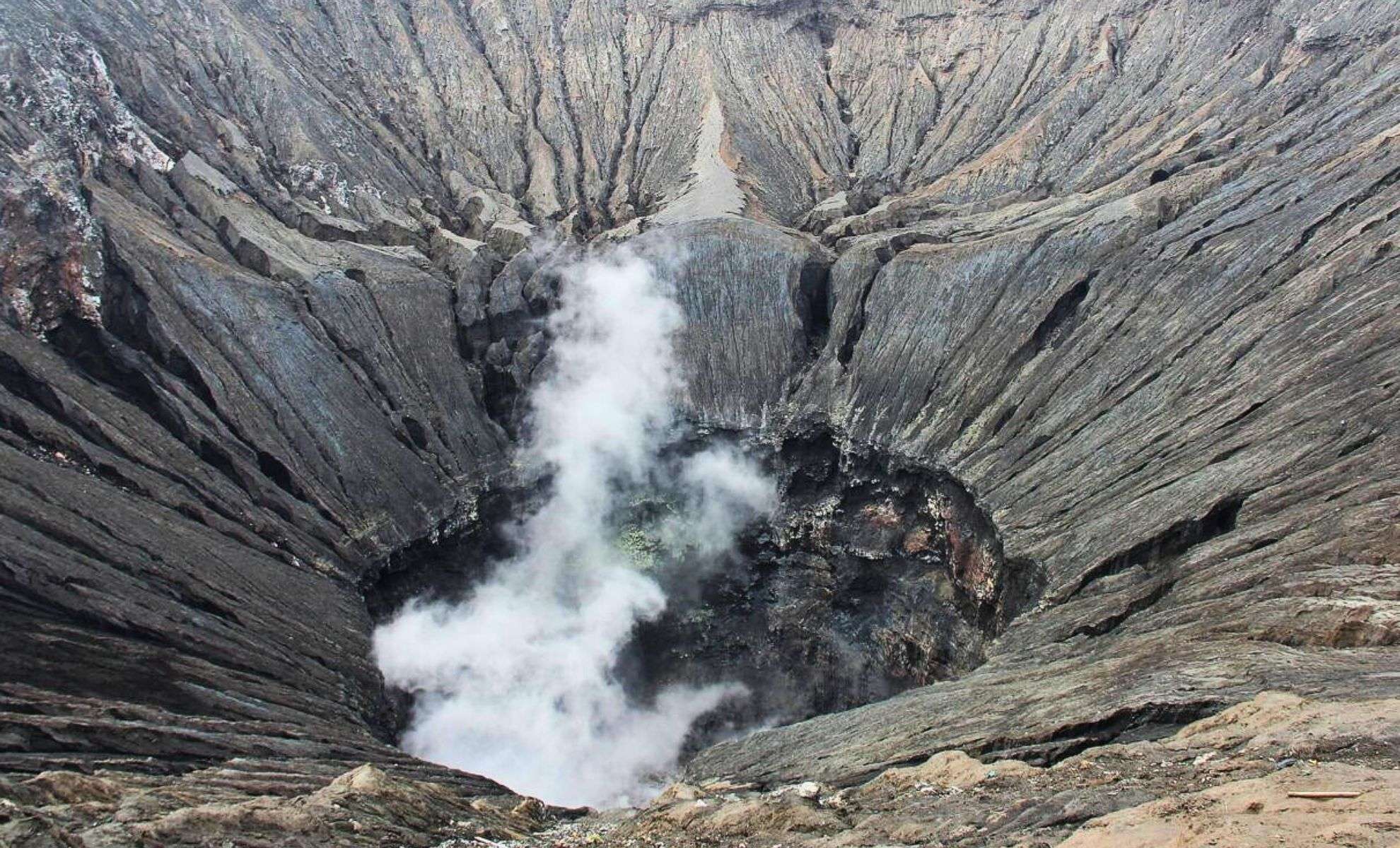 Ancient Yarrabubba Crater Identified as Earth’s Oldest Known Asteroid Impact Site 