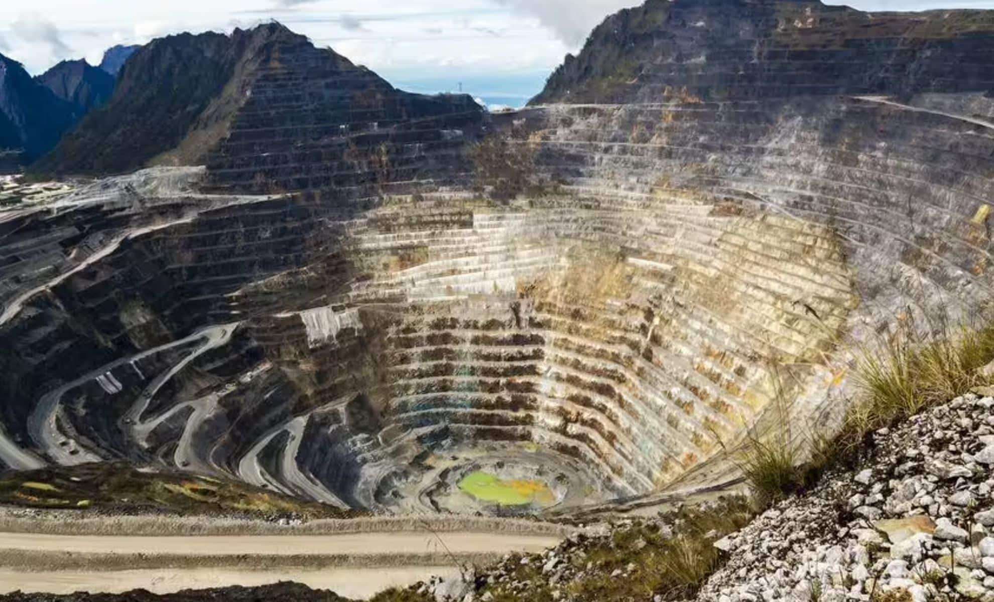 Exploring the Vast Riches of the World's Largest Gold Mine in Papua 