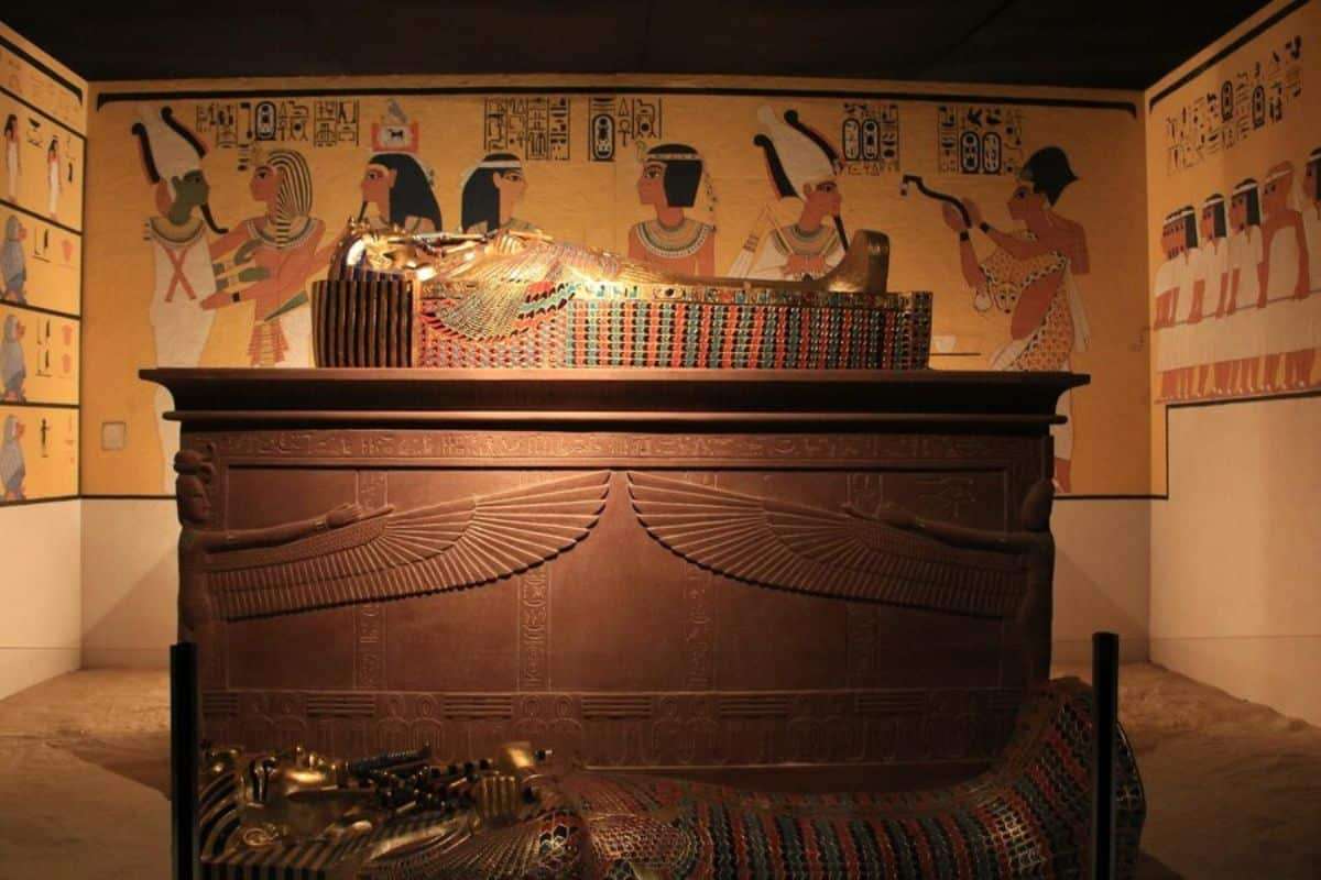 Ancient Ritual Clues Unearthed in King Tutankhamun’s Burial Chamber 