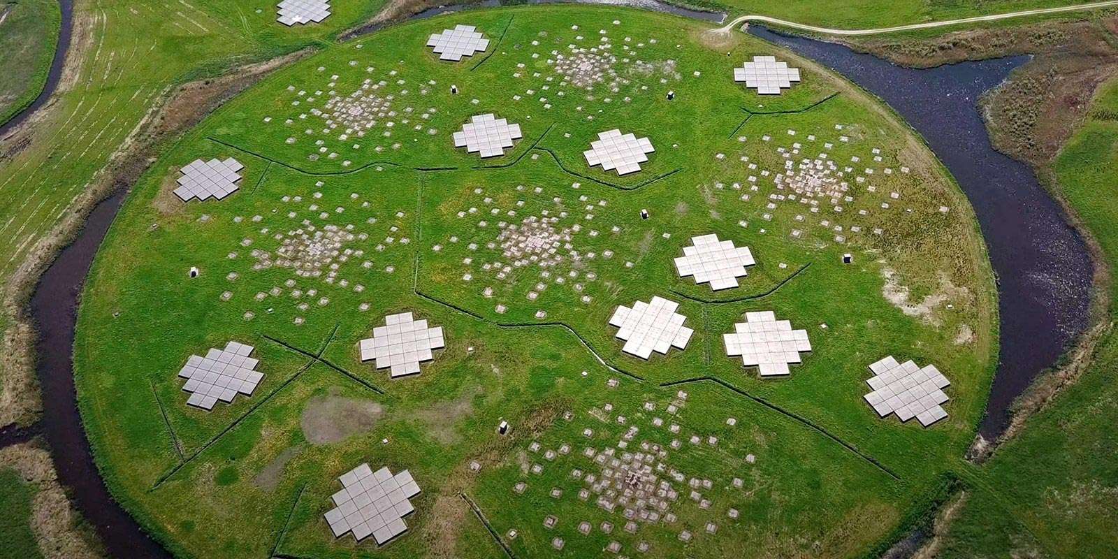 LOFAR-LOw-Frequency-ARray-604b3b2c4356b1b6adf581ed44eca036.jpg