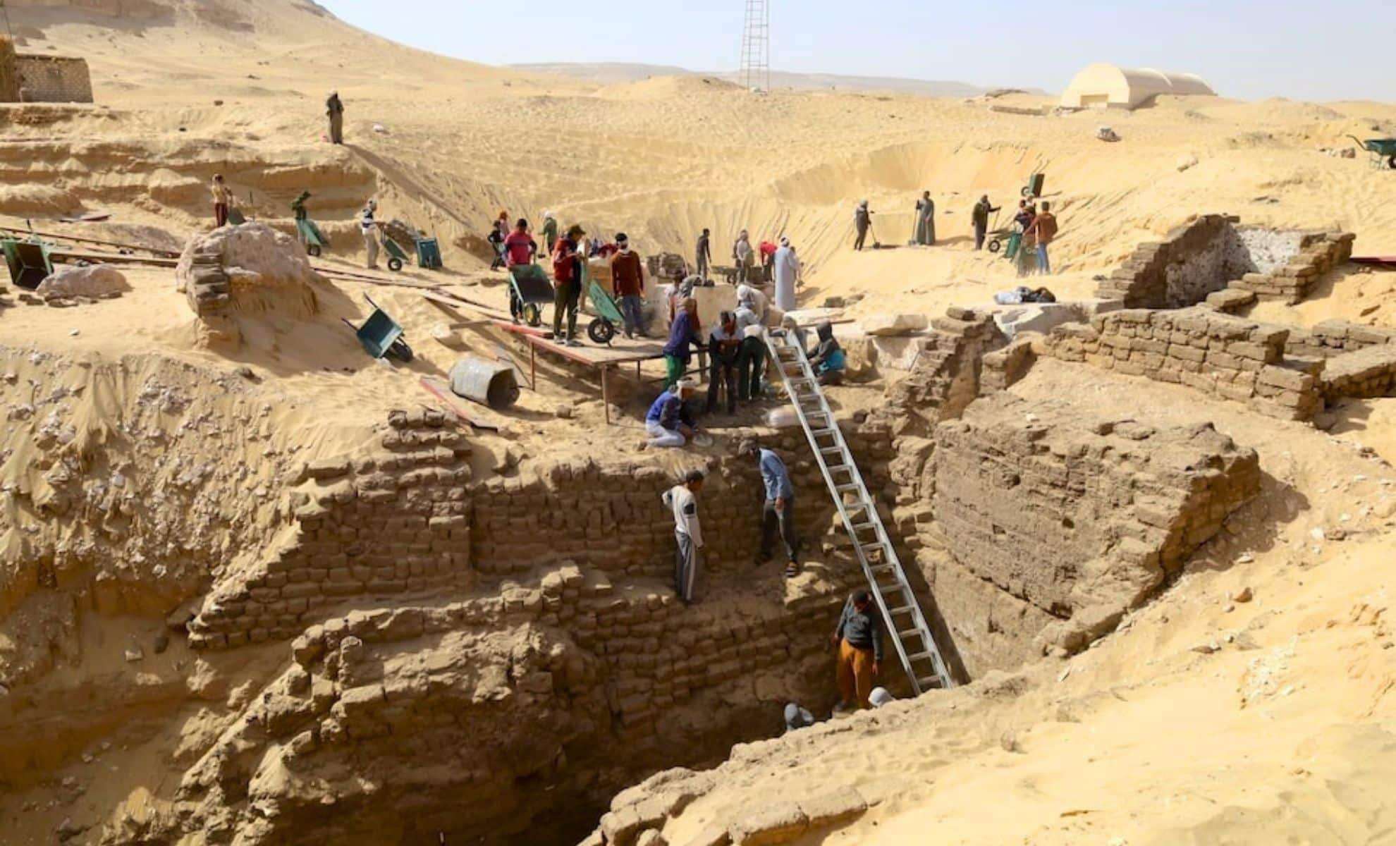 Ancient Royal Tomb Discovered in Abydos: Pharaoh’s Name Still a Mystery, but Artifacts Spark Enthusiasm 