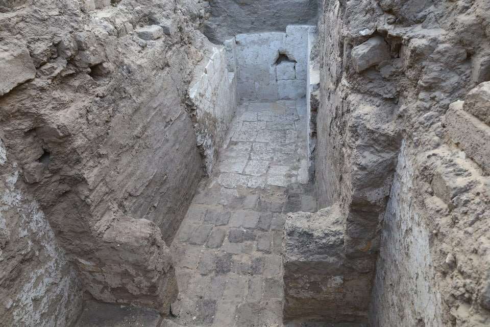 The-limestone-tomb-chamber-dating-to-about-3600-years-ago-a439506ac87a6d1d6fce5ab618042765.jpeg