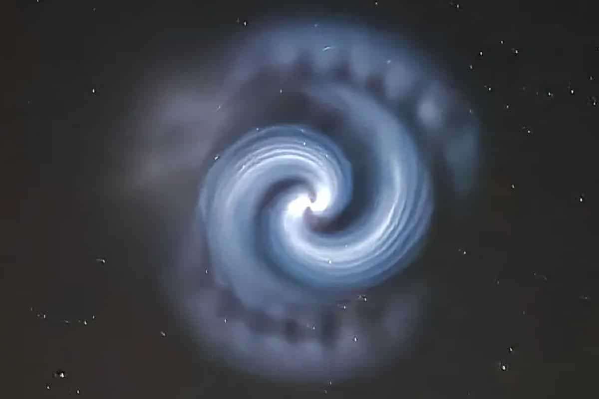 Mystifying Blue Spiral Dazzles European Night Sky: Rocket or Alien Activity? 