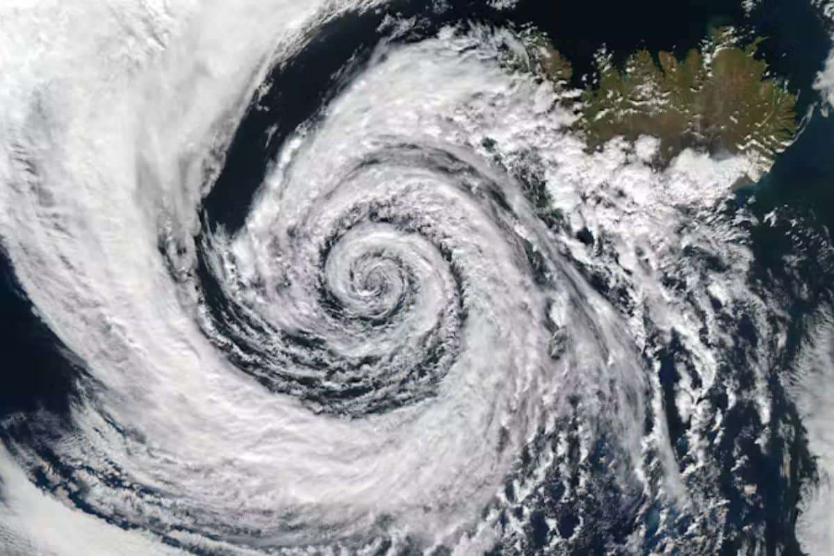 Revolutionary AI Surpasses Supercomputers in Weather Forecasting Accuracy 