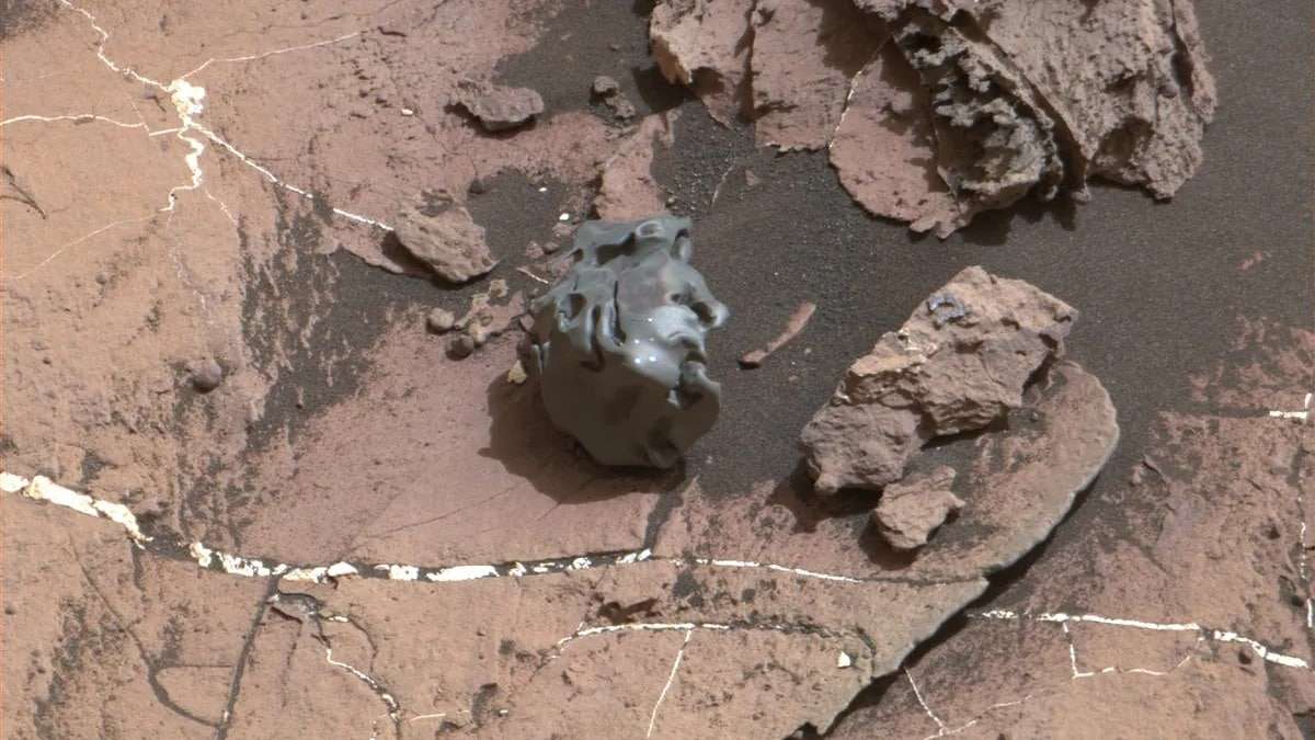 Meteorite-found-in-Gale-crater-on-Mars-d1c4122397d9c6fed4d20c6572a70b04.jpeg