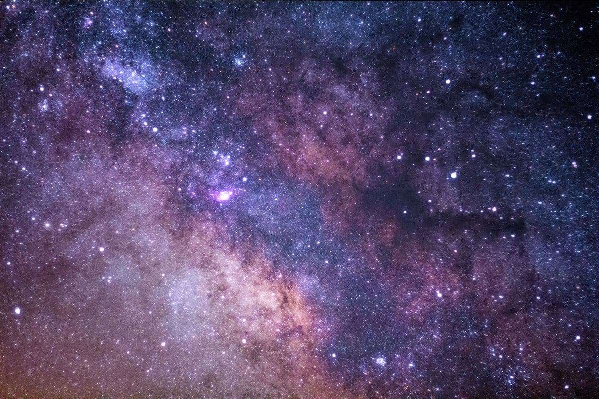 Giant Stars Revealed Singing a Repetitive Cosmic Tune 