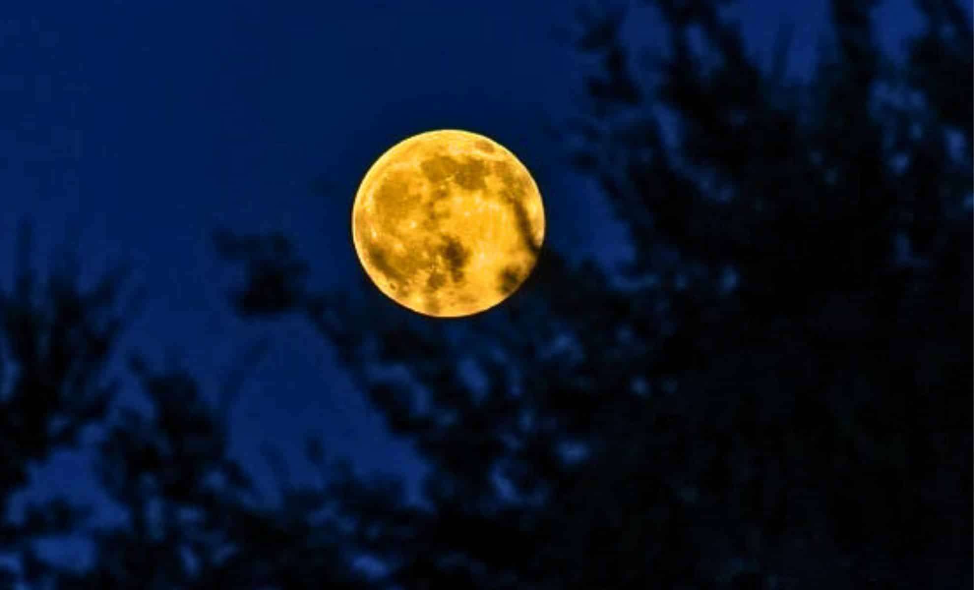Explore 2025’s Full Moon Cycle: Dates, Traditions, and Super Moon Highlights 